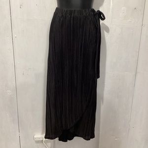 GREEN ENVELOPE MIDI BLACK CREPE SKIRT SIZE L. NWT